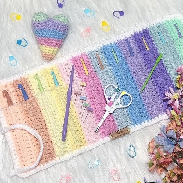 20 Crochet Hook Case & Holder Free Patterns For 2020  Crochet hook case,  Diy crochet hook, Crochet hook holder